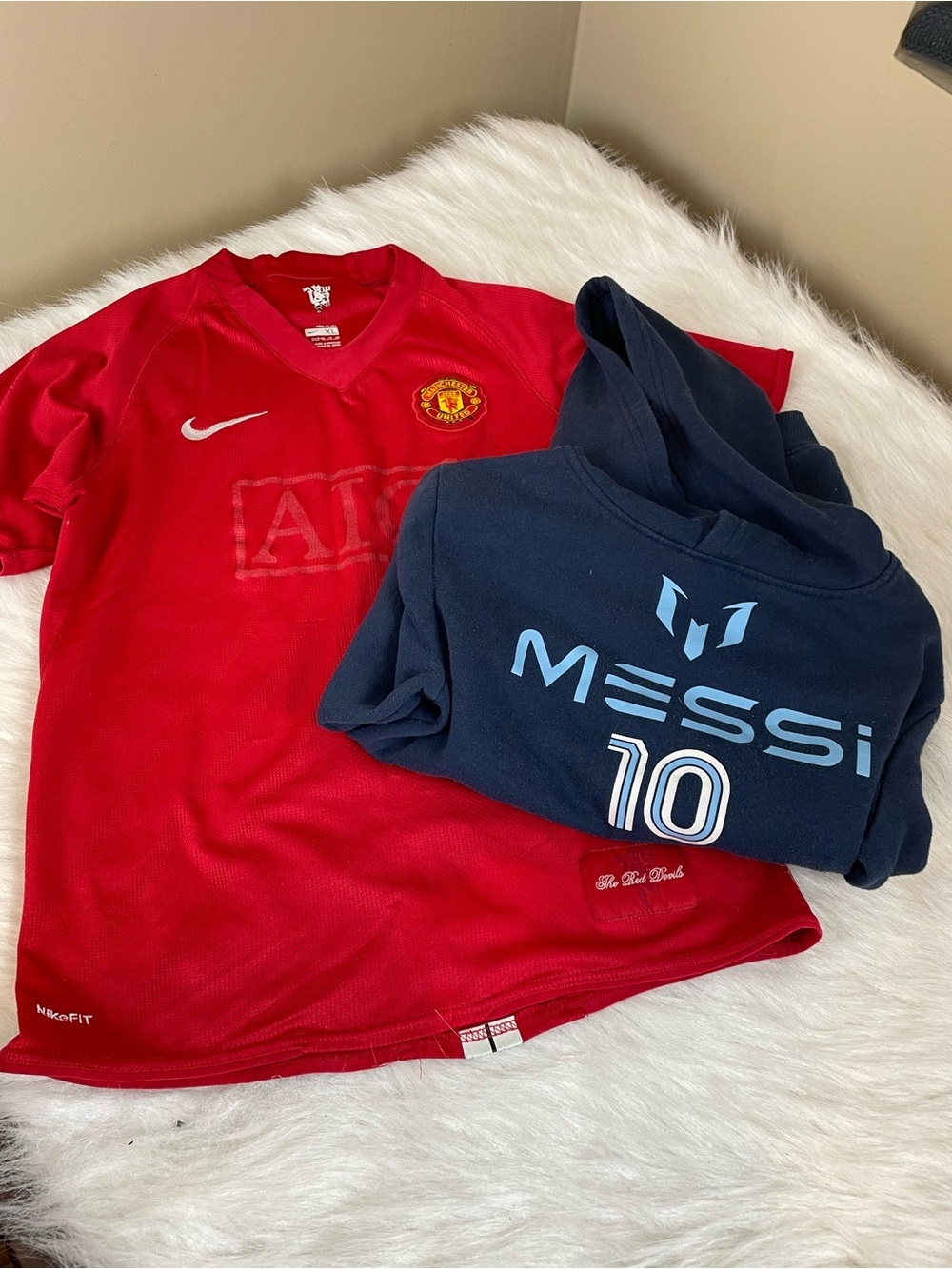 Soccer bundle Messi hoodie medium and Nike Manchester United XL